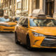 taxi jaune dans une avenue de New York