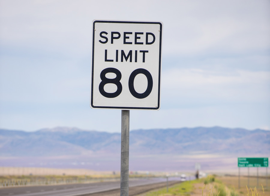 panneau de limitation de vitesse aux usa