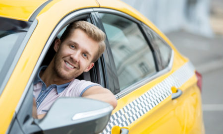 chauffeur de taxi jaune