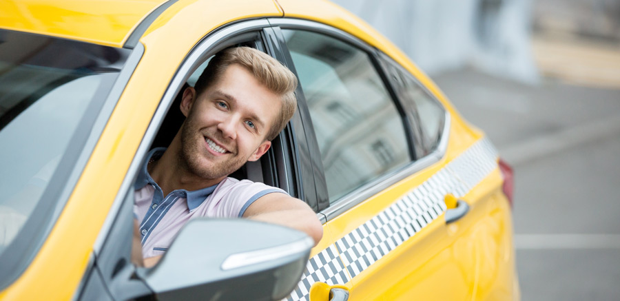 chauffeur de taxi jaune