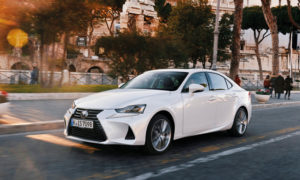 Lexus IS 300h sur la route