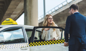 chauffeur de taxi et son passager