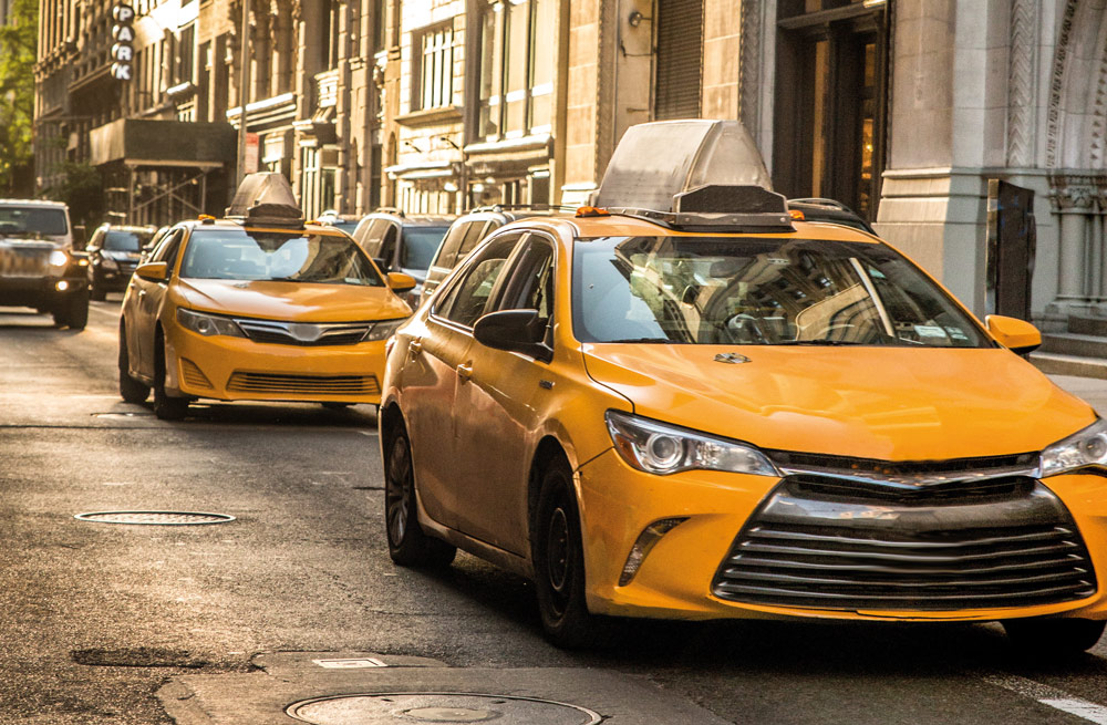 taxi jaune dans une avenue de New York