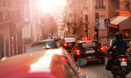 Taxi dans le trafic parisien