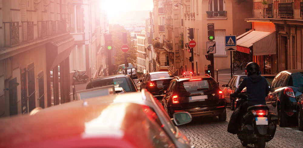 Taxi dans le trafic parisien