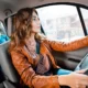 Chauffeur de taxi et son passager